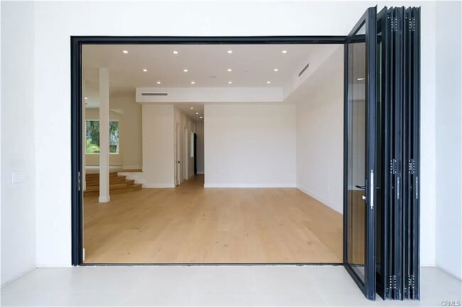 Building Photo - 10511 Mary Bell Ave