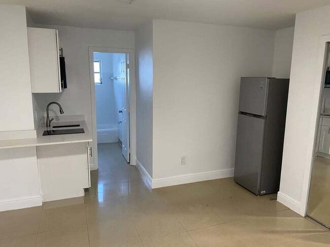 Photo - 512 SW 7th St Unidad B