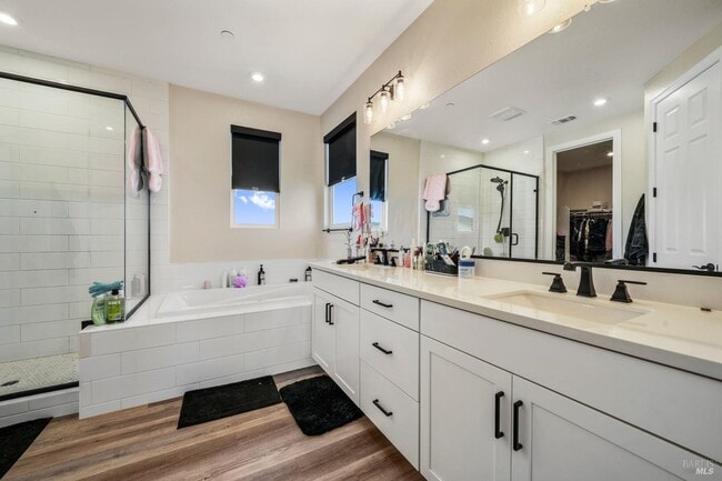 Photo - 1245 Pacific Pl