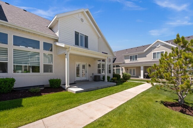 Photo - 771 Newfield Dr