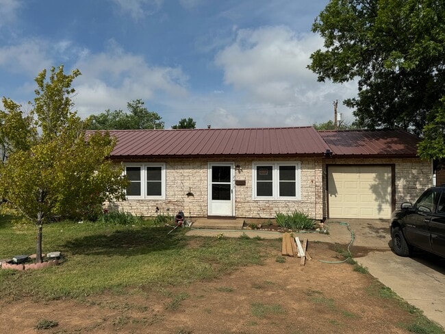 Building Photo - 2417 Orange St
