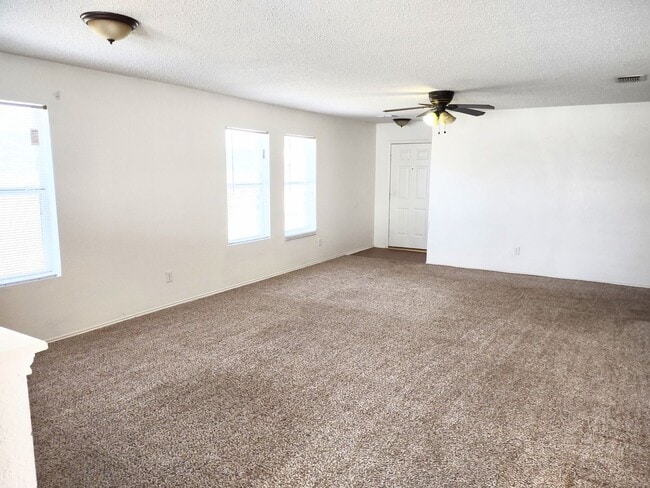 Photo - $1945  3 bedroom / 2 bath house in Quail Run in Sanger