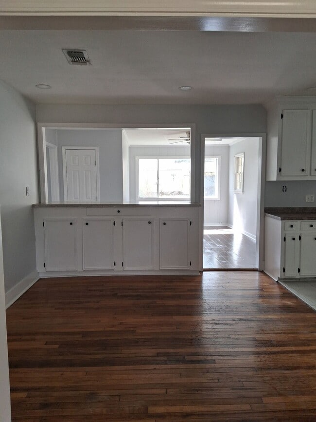 Photo - 611 Avalon Rd