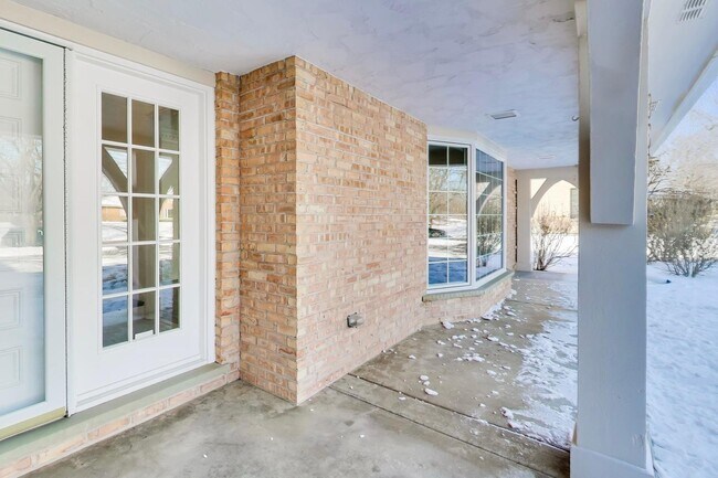 Photo - 931 Coventry Dr