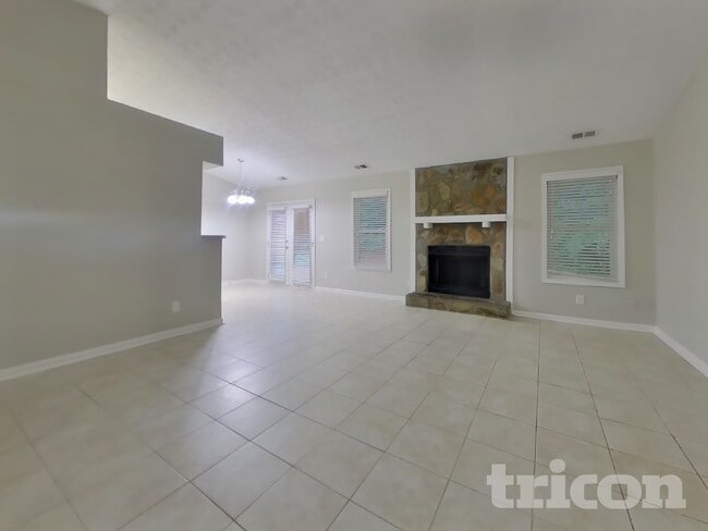 Photo - 811 Riverstone Ln