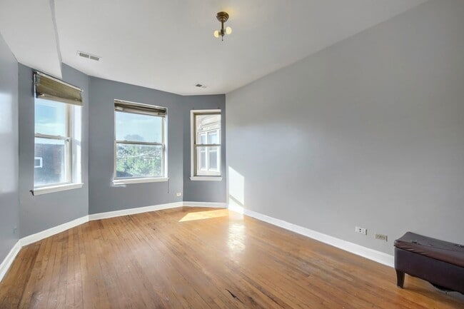 7724 S Cornell Ave Unit 3