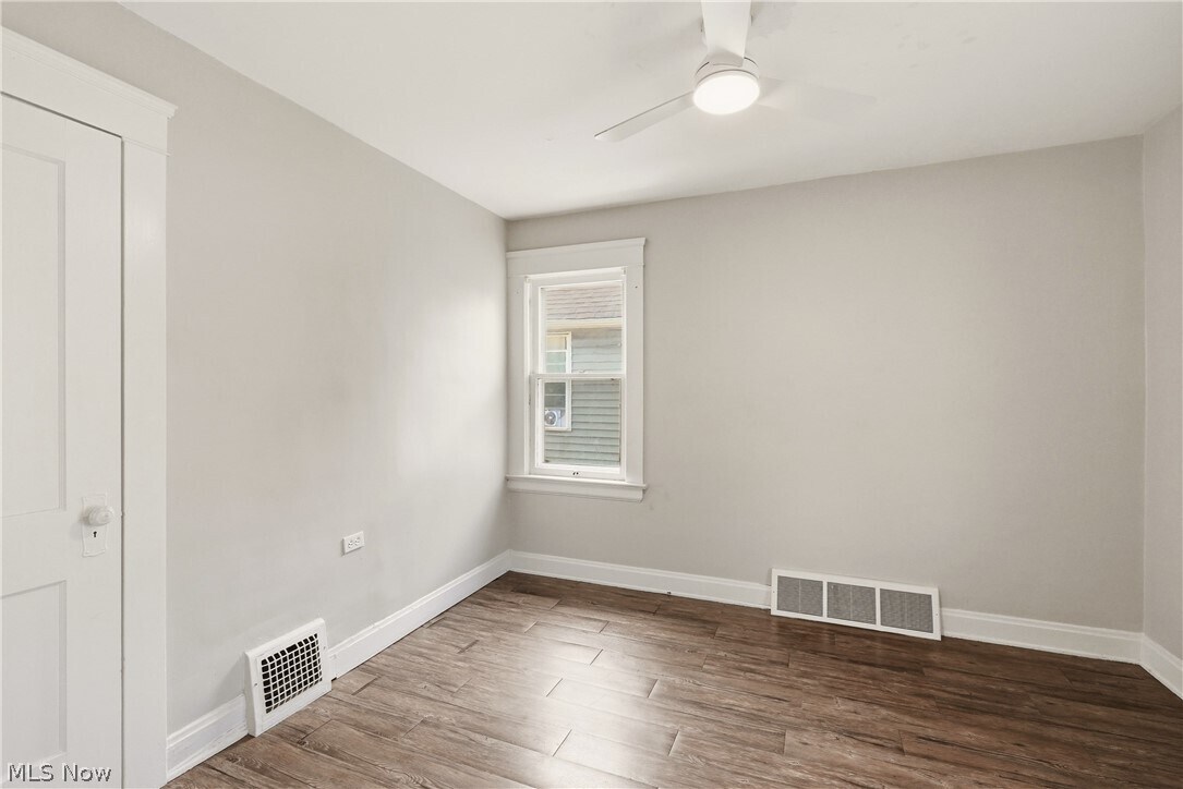 Photo - 515 E 143rd St Unit Upstairs