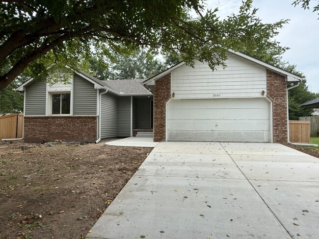2101 N Parkridge Ct