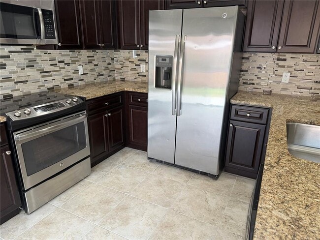 Photo - 1737 Sommarie Wy