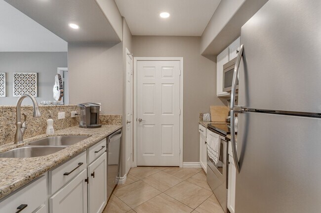 Photo - Bright & Airy 2-Bedroom Condo with Dual Su... Unit 2155