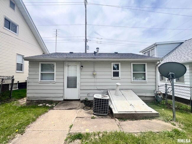 Photo - 811 E Lake Ave