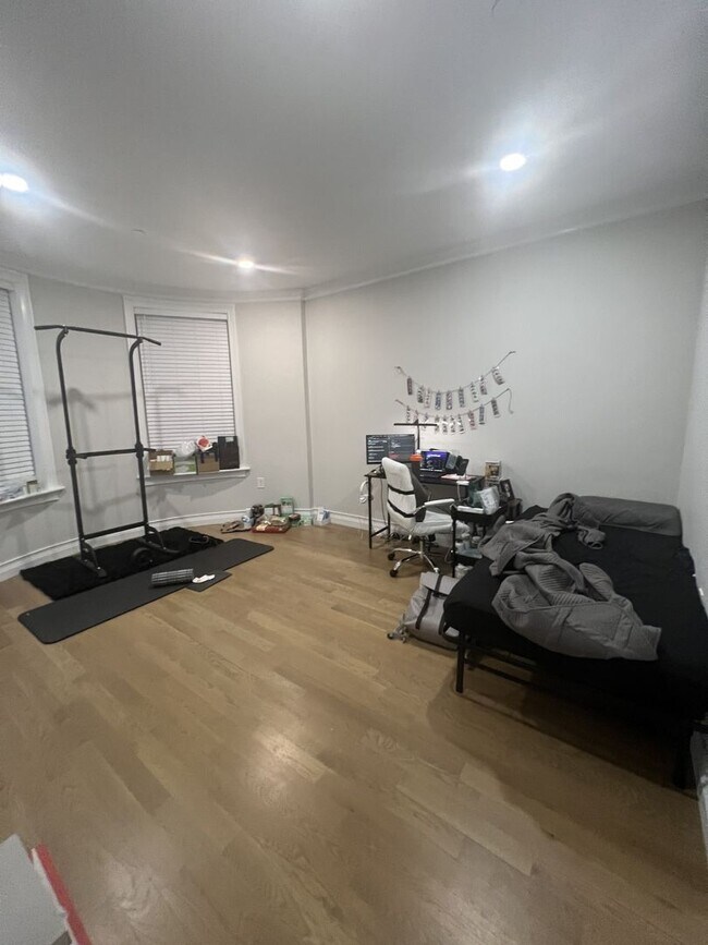 Photo - 4 Bedroom-No Broker Fee!