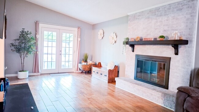 Photo - 403 Antler Dr