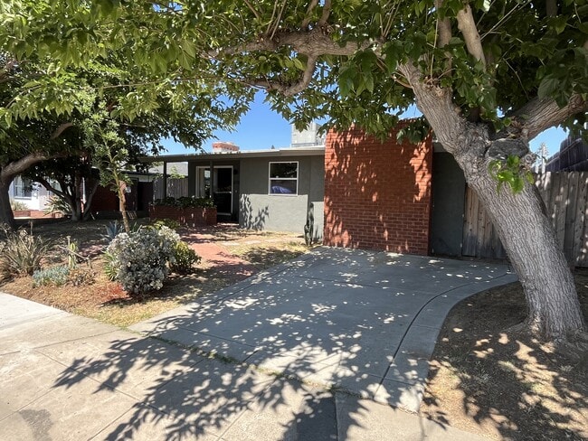 Building Photo - 6176 Nelson St Rental