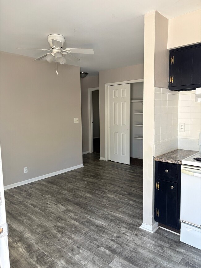 2007 Monroe Ave Unit A