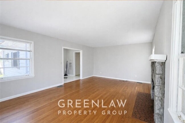 Photo - 1944 Lyle Ave