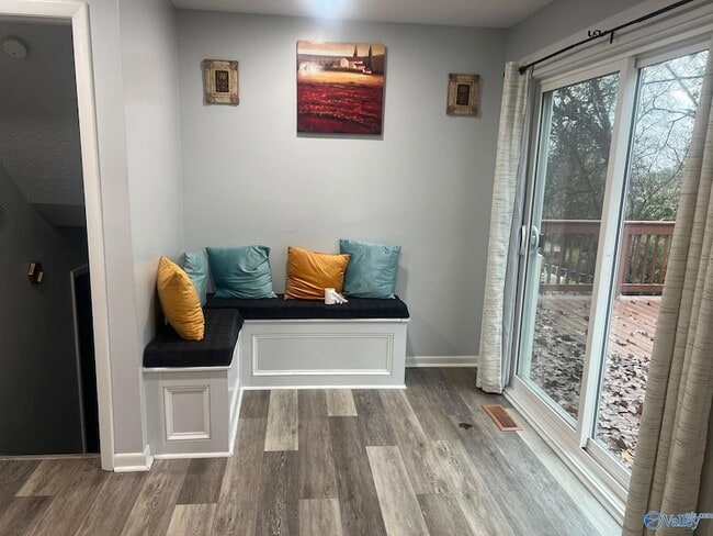 Photo - 409 Cumberland Dr SE