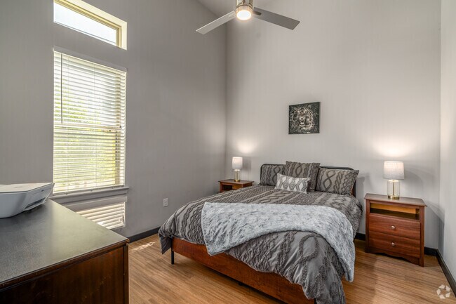1BR, 1BA - 684SF - Bedroom