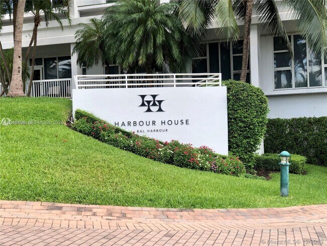 10275 Collins Ave Unit 230