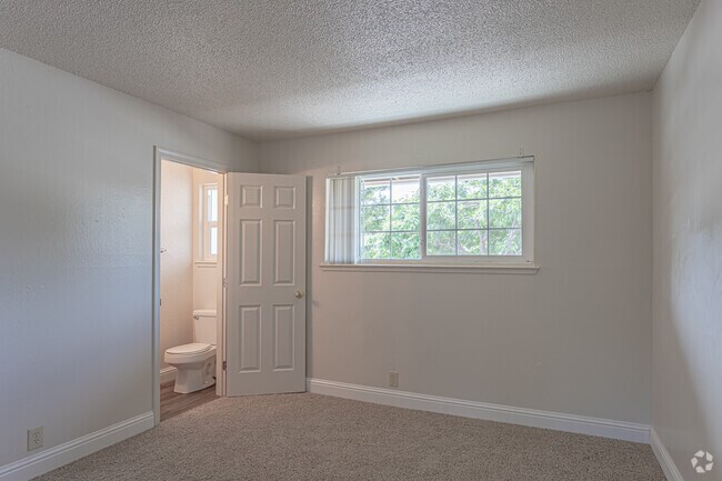 2BR, 1.5BA - 767 SF