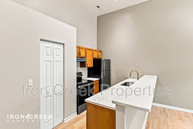 Photo - 160 State St