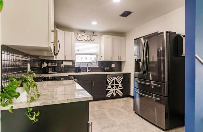 Building Photo - 1605 N N St