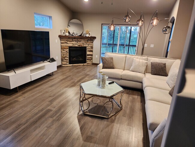 Photo - 622 Creekside Dr