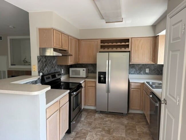 Building Photo - 700 Daniel Ellis Dr Unit Apt. 12-302