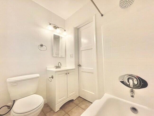 Photo - 2589 S Sepulveda Blvd Apartment Unit 3