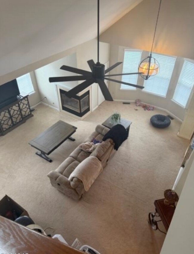 Photo - 2 Oak Knoll Ln