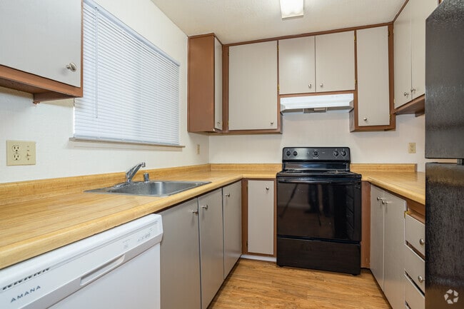 2BR, 1BA - 950SF