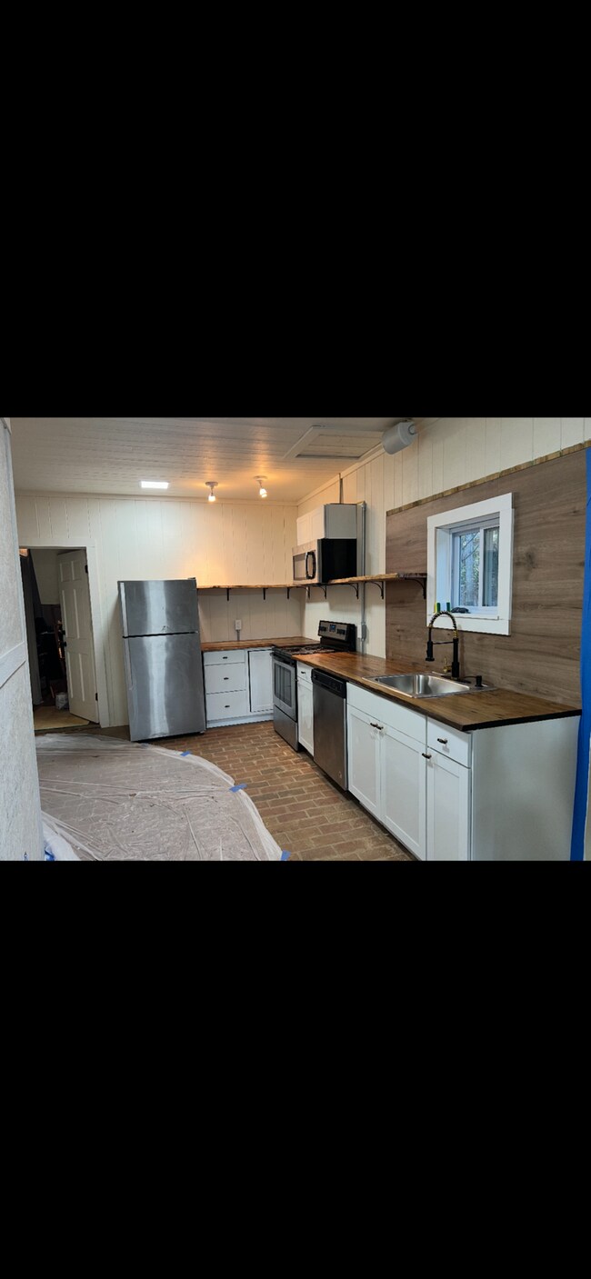 Fotografía del edificio - 767 S River Rd