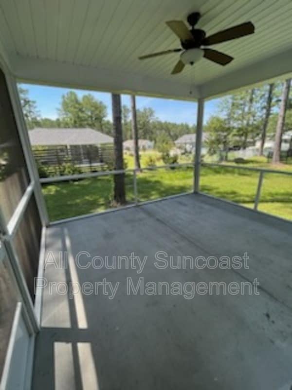 Photo - 1605 Willow Rd