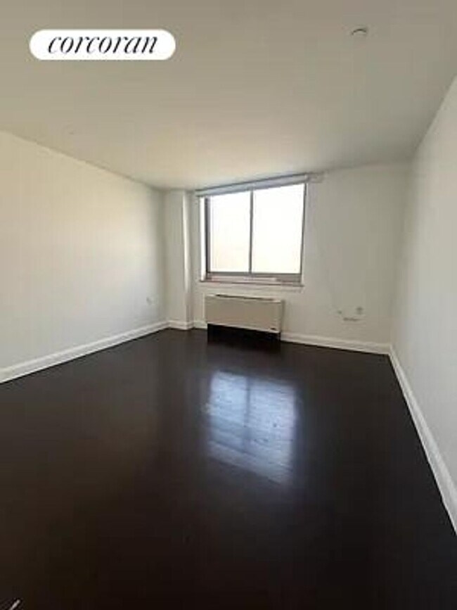 Photo - 327 E 101st St Apartamento