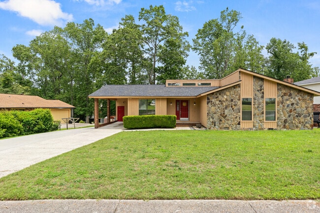 Building Photo - 210 Hillbrook Dr Rental