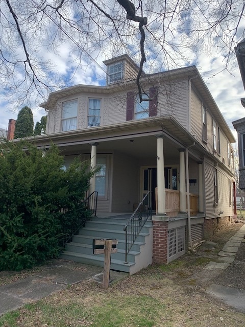 Building Photo - 515 S Queen St Unit First Floor