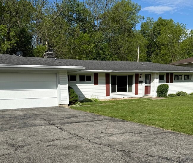 Photo - 317 West Dr House
