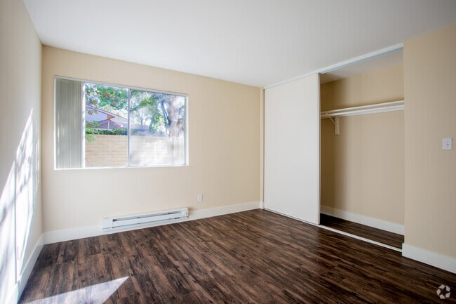 2BR, 1.5BA - 840SF