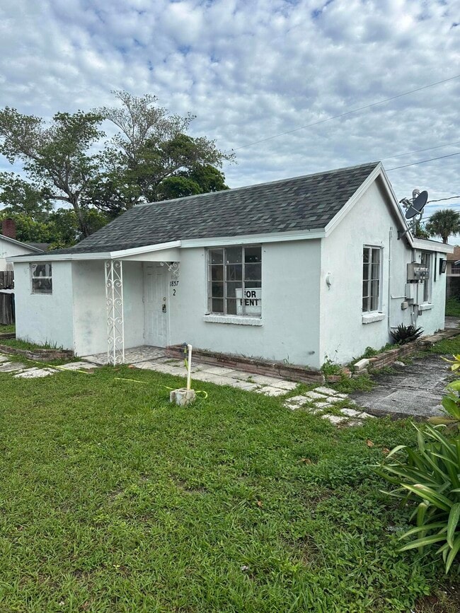 Building Photo - 1857 Smith Dr Rental