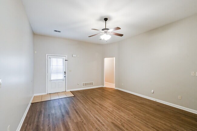 Photo - 5690 Bedford Loop W