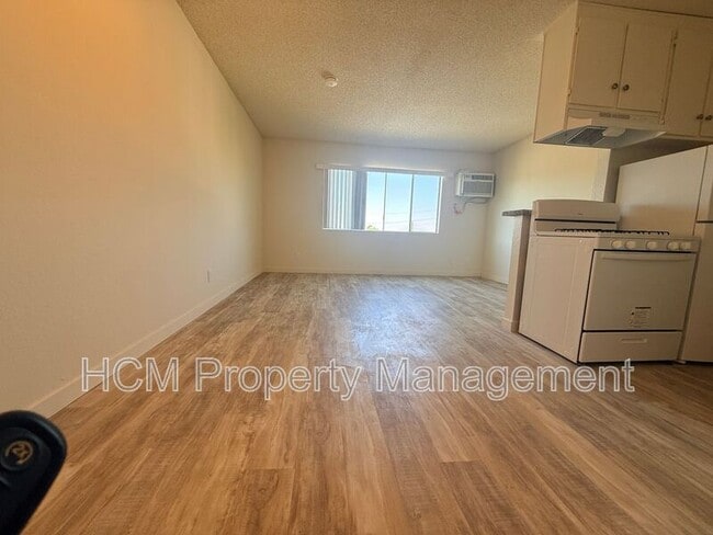 Photo - 10042 Commerce Ave