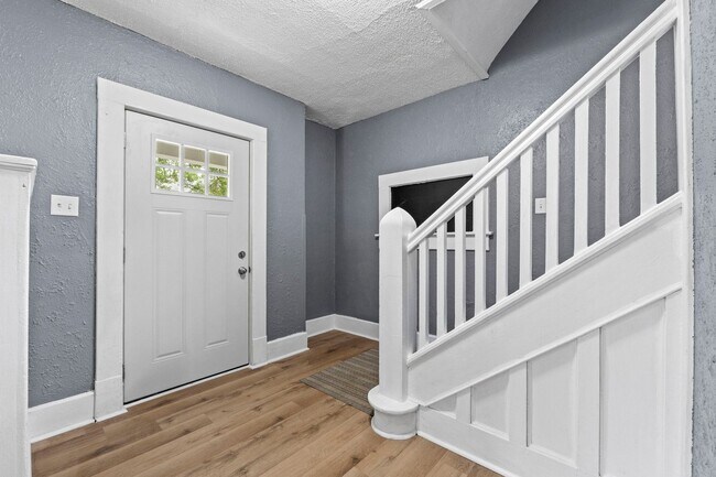 Photo - 649 W Creighton Ave