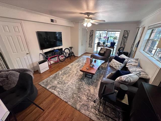 Building Photo - 4222 Newton Ave Unit 101