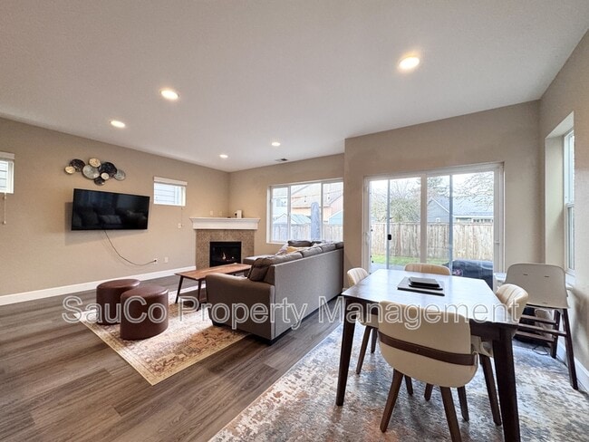 Photo - 4017 SE Lone Oak St