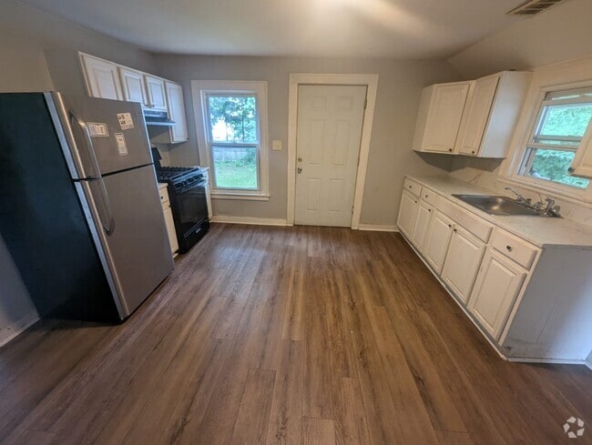 Building Photo - 24 Bank St Unit 2 Rental