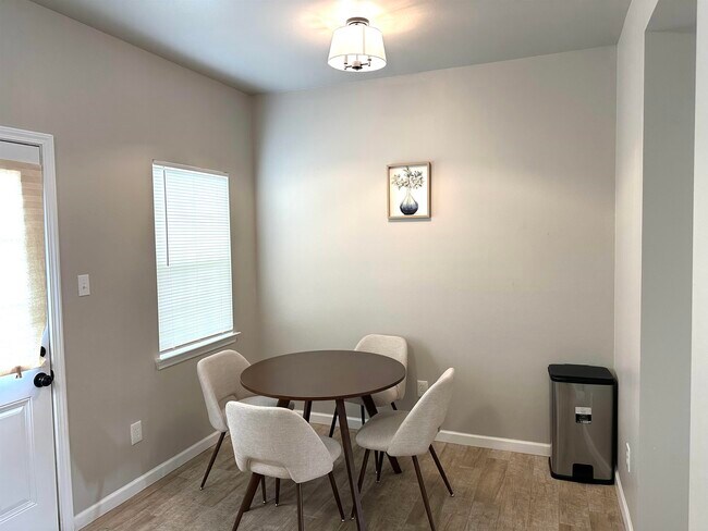 Photo - 111 Rockwell Way