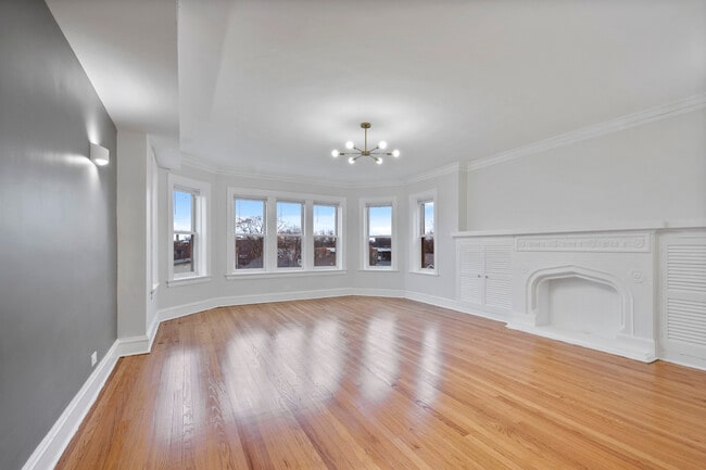 Building Photo - 6533 N Fairfield Ave Unit 1