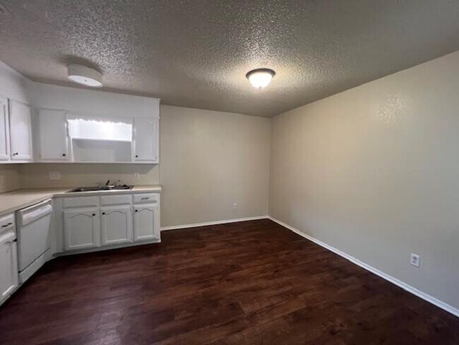 Photo - 2205 Kirby Lee St
