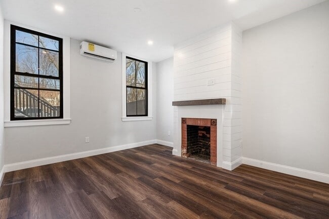 Building Photo - 31 Monadnock St Unit 2