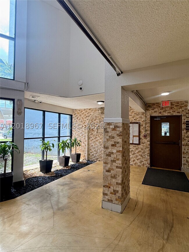 Photo - 2025 NE 164th St Unit 810